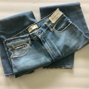 NWT Abercrombie & Fitch High Rise Mom Jeans Size 27 short